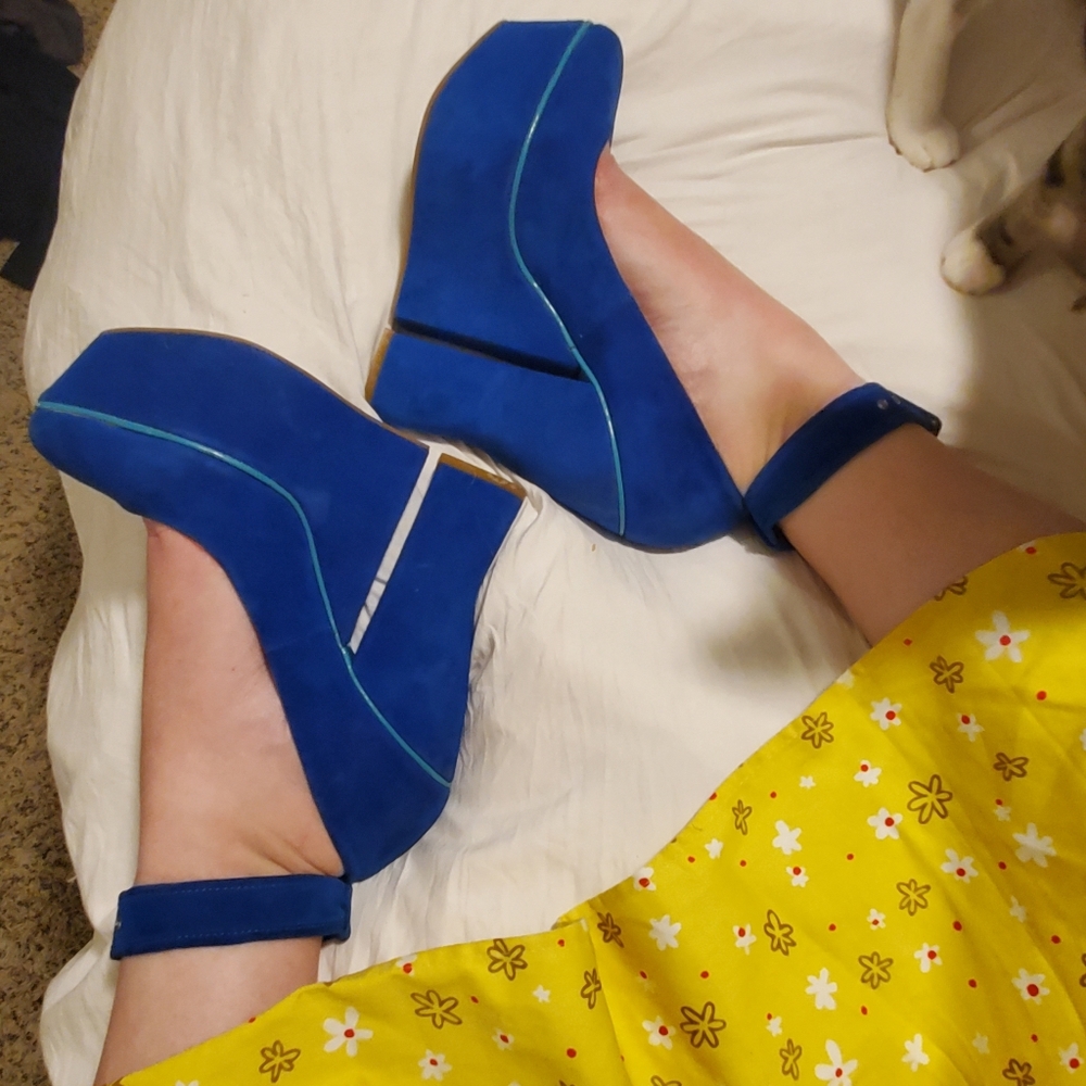 Dolce Vita Blue Platorms